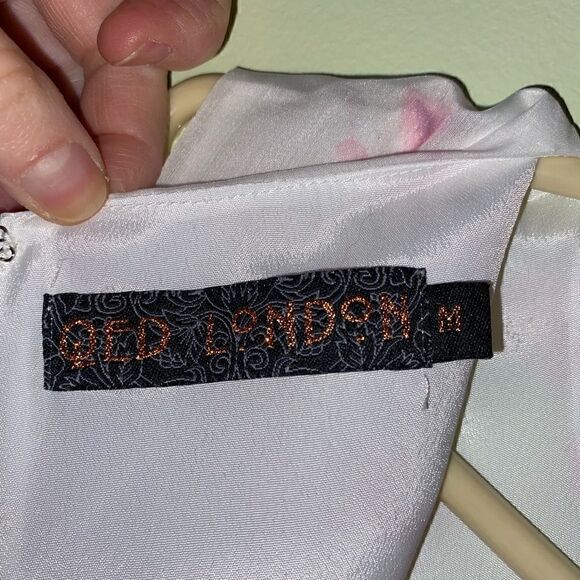 QED London floral peplum sleeveless blouse - Picture 11 of 11